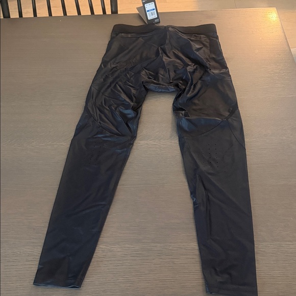 Under Armour compression pants - Picture 3 of 3